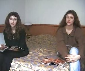 Большегрудая порно звезда русские близнецы в действии!!!